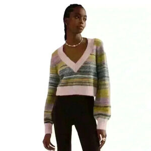 Aritzia Sunday Best Kitten V-Neck Cropped Sweater Small Excellent Condition!